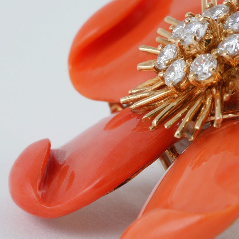 Van Cleef & Arpels 1960s Coral Diamond Gold “Clematis” Brooch In Excellent Condition For Sale In New York, NY