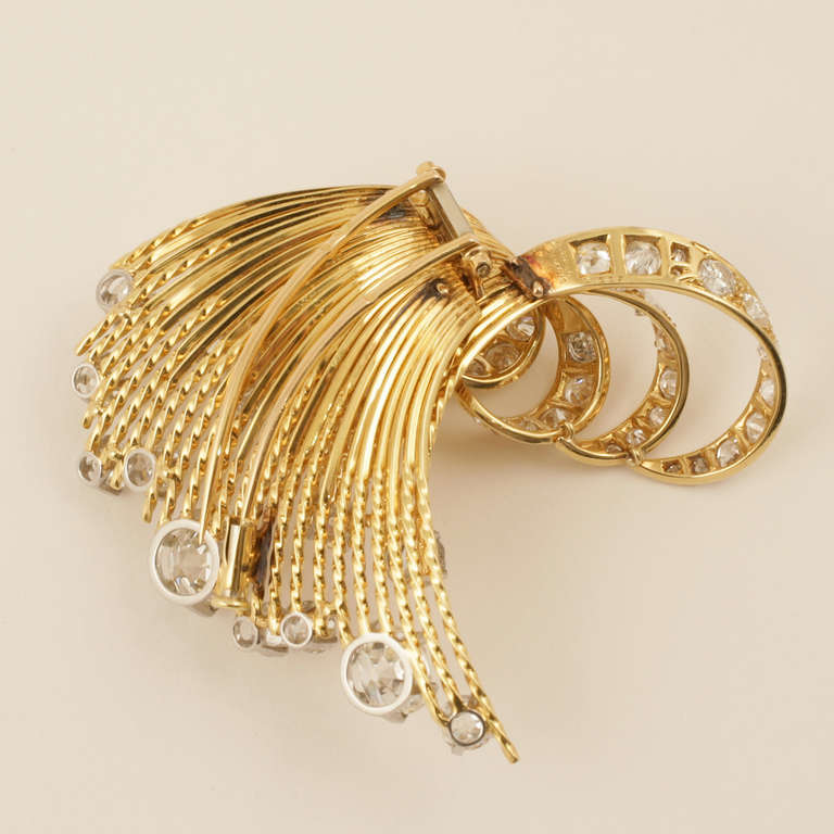 Sterlé Paris 1950s Diamond Gold Brooch In Excellent Condition In New York, NY