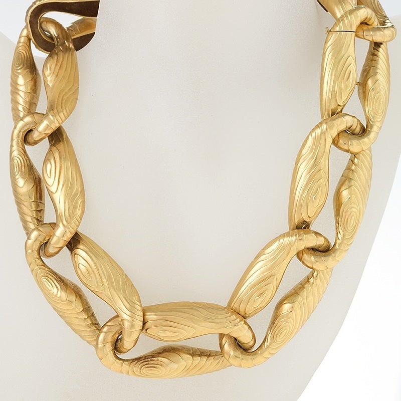 An American Late-20th Century 18 karat gold necklace by Angela Cummings. The necklace is composed of 11 links with a  ‘tree ring’ motif relief.  Circa 1984. 

Signed, “1984 Cummings 18K”. 

(MG #16691)