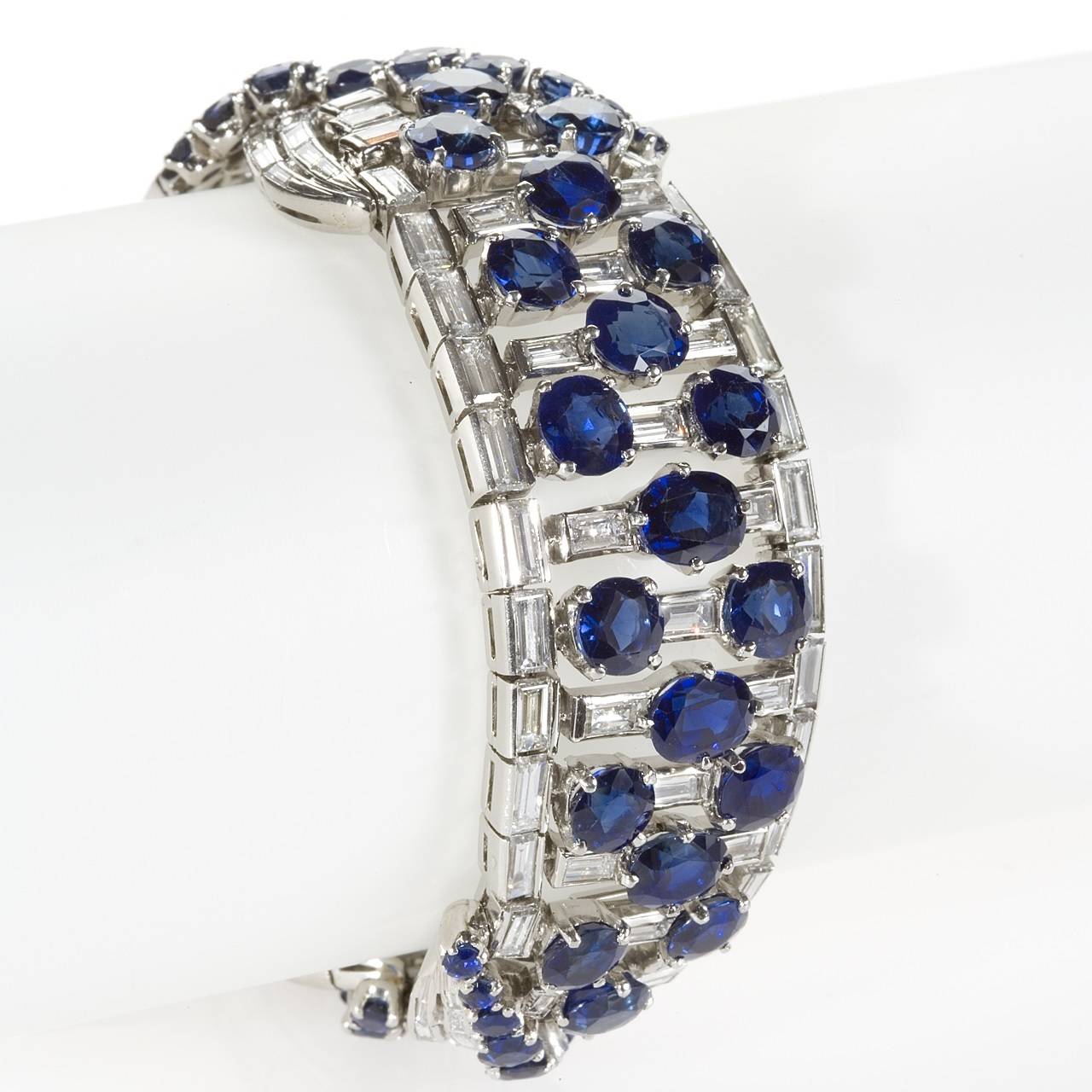 Taille ronde Boucheron Bracelet de saphirs non traités et de diamants, Paris  en vente