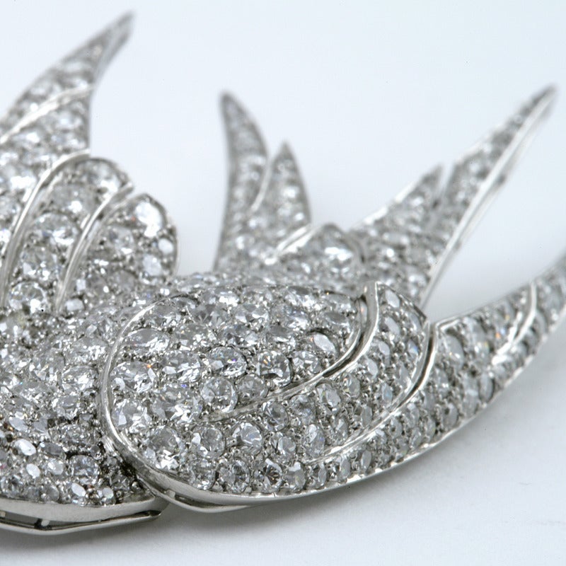 French 1930s Art Deco Ruby Diamond Platinum Dove Brooch In Excellent Condition In New York, NY