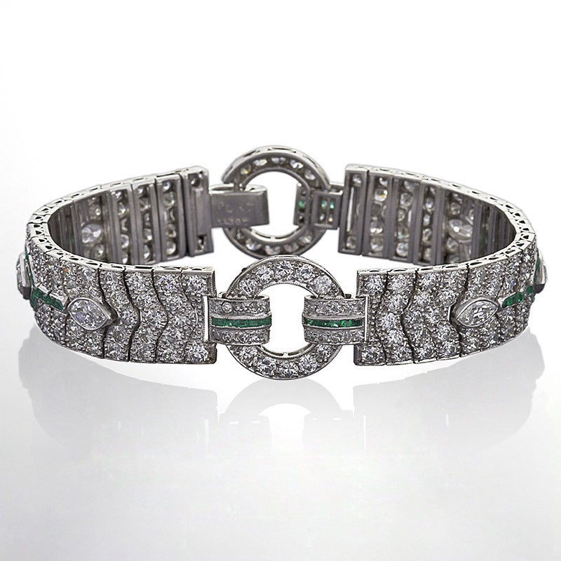 Art Deco Emerald Diamond and Platinum Bracelet In Excellent Condition In New York, NY