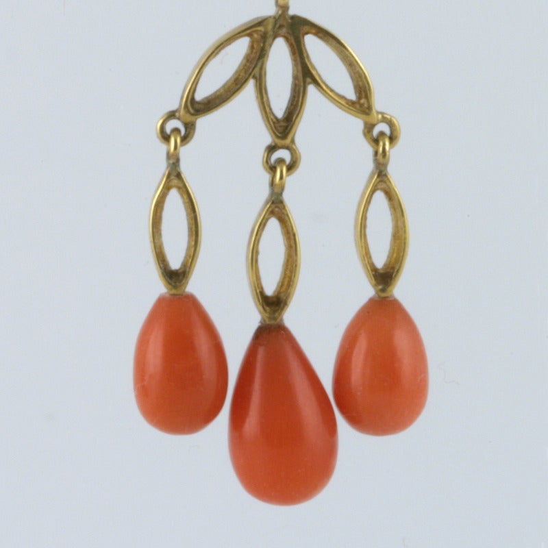Antique Coral and Gold Girandole Earrings In Excellent Condition In New York, NY