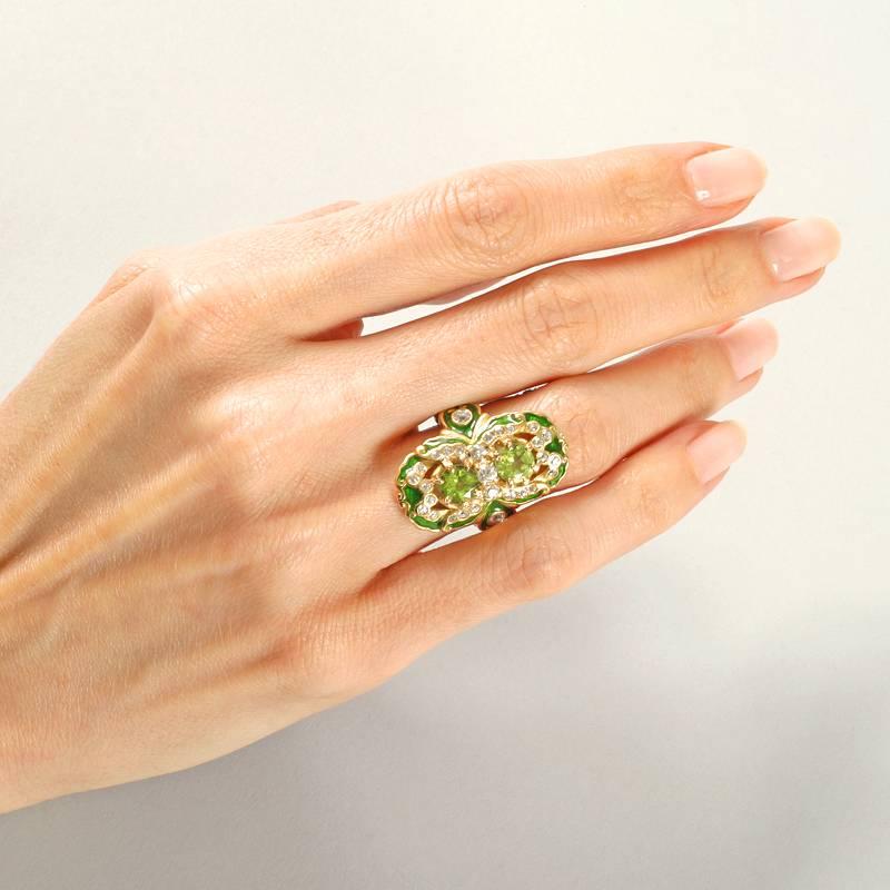 Marcus & Company Art Nouveau Peridot, Diamond, Gold and Enamel Ring In Excellent Condition In New York, NY