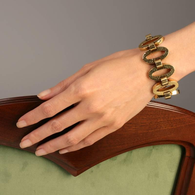 Late 20th Century Gold Hammered Link Bracelet For Sale 4