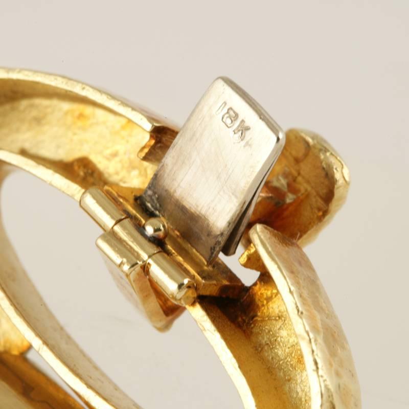 Bracelet à maillons martelés en or de la fin du XXe siècle en vente 3