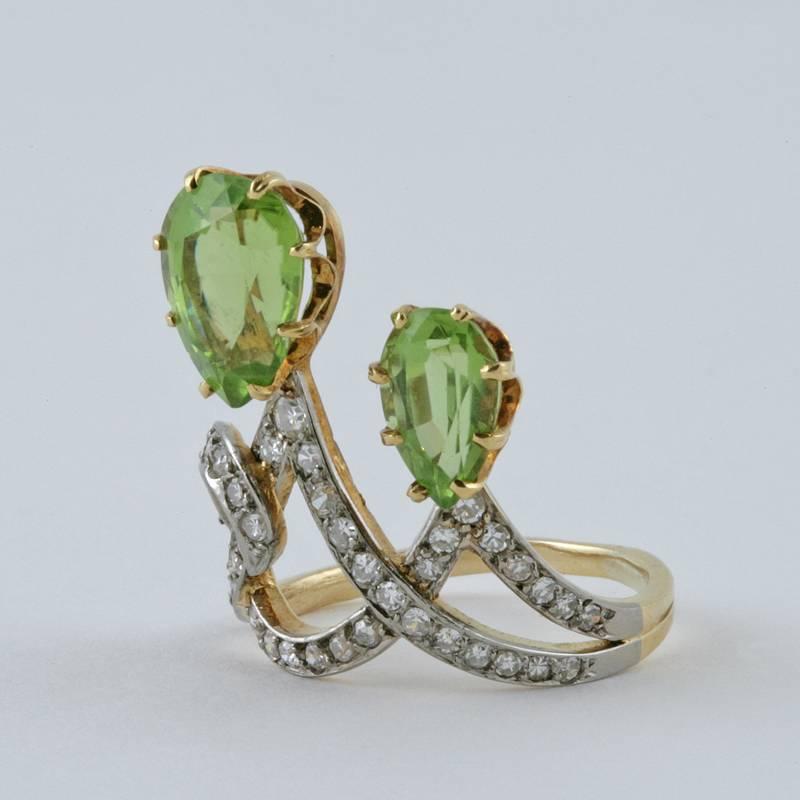 Maison Péconnet French Art Nouveau Peridot, Diamond, Platinum and Gold Ring In Excellent Condition In New York, NY