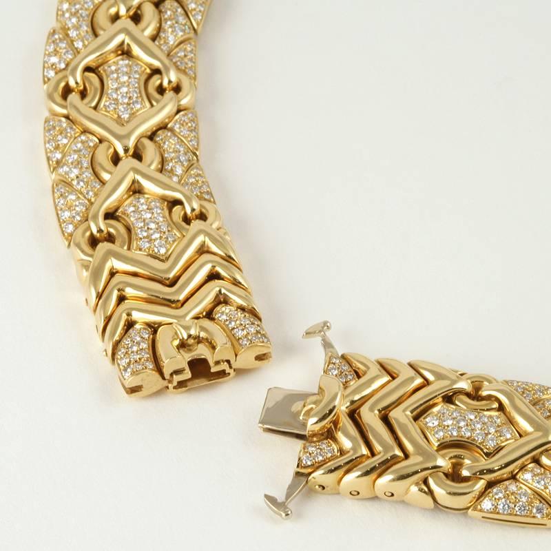 Bulgari Late 20th Century Diamond Gold Trika Necklace In Excellent Condition In New York, NY