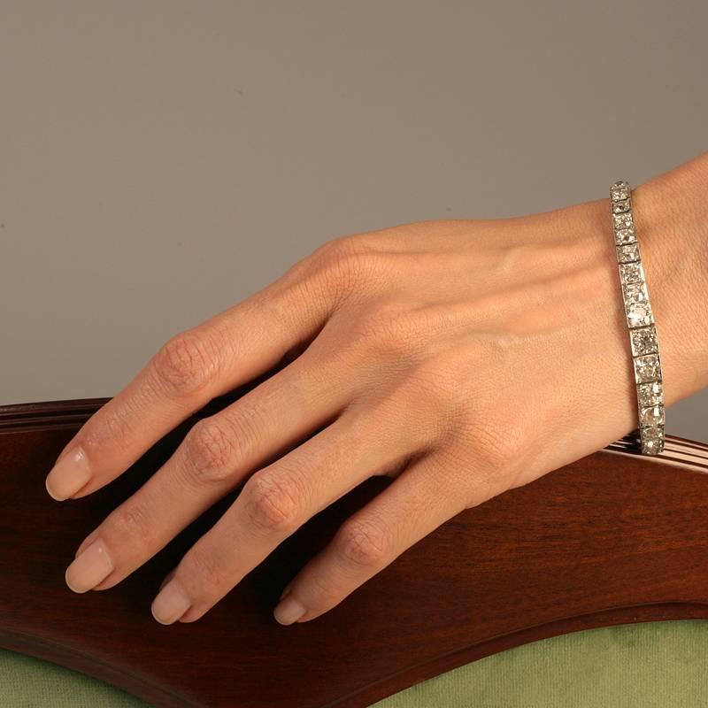 French 1920's Art Deco Diamond and Platinum Bracelet In Excellent Condition In New York, NY