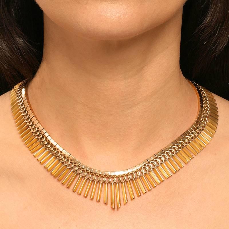 1950s Gold Fringe Necklace In Excellent Condition In New York, NY