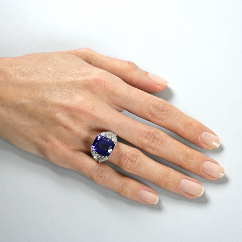 Henry Dunay Late-20th Century Tanzanite, Diamond and Gold Ring 2