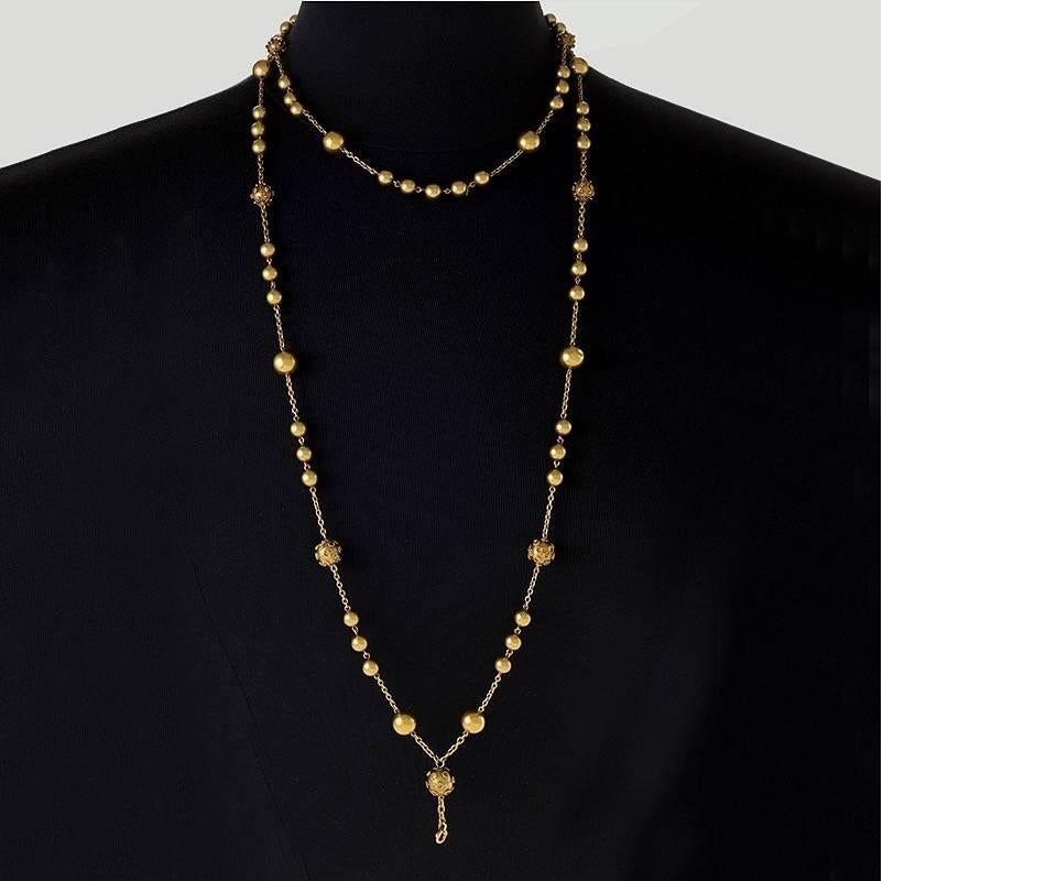 A French Antique 18 karat gold long chain. The chain links are interspersed with various sizes of polished gold beads. Nine of the beads are decorated with twisted wire work.  Circa 1900.

Signed, French control mark. 

(MG #17632)