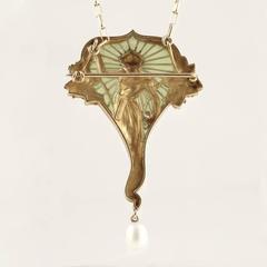 Ciondolo in oro con smalto e perla e diamanti di Luis Masriera Art Nouveau