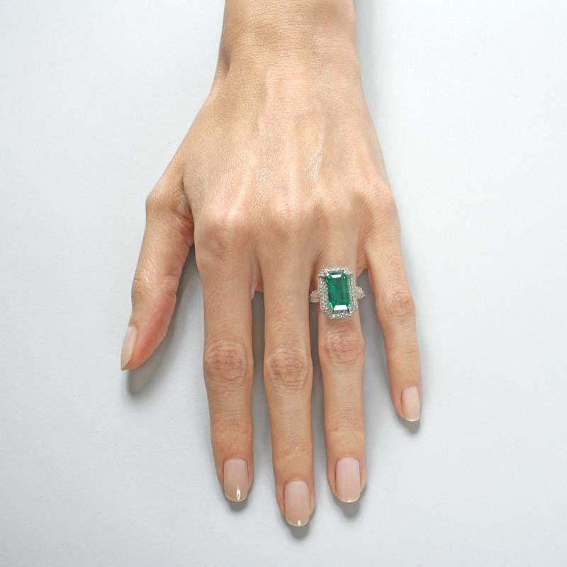 Emerald Cut 1920s Art Deco Colombian Emerald Diamond and Platinum Ring For Sale