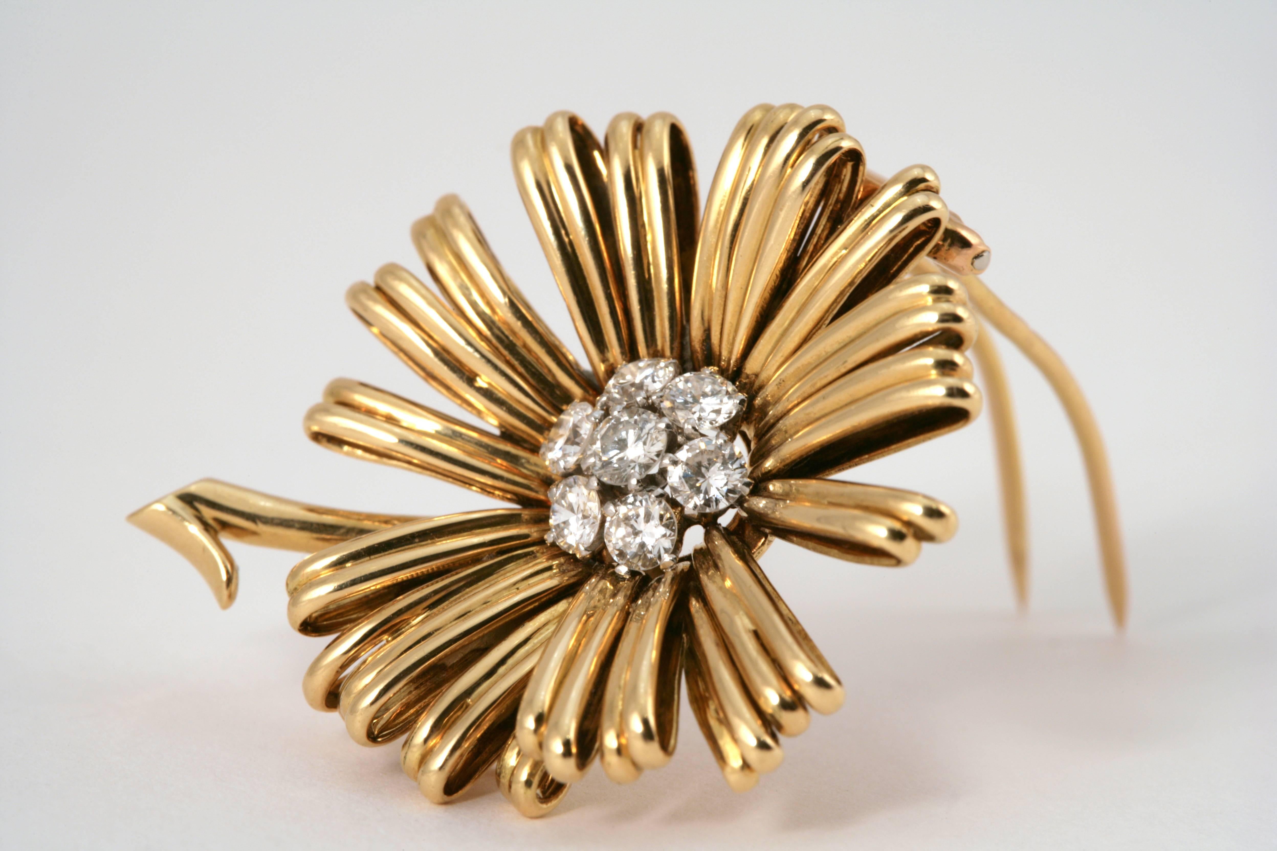 Women's Van Cleef & Arpels Paris Mid-20th Century Diamond and Gold Flower Brooch