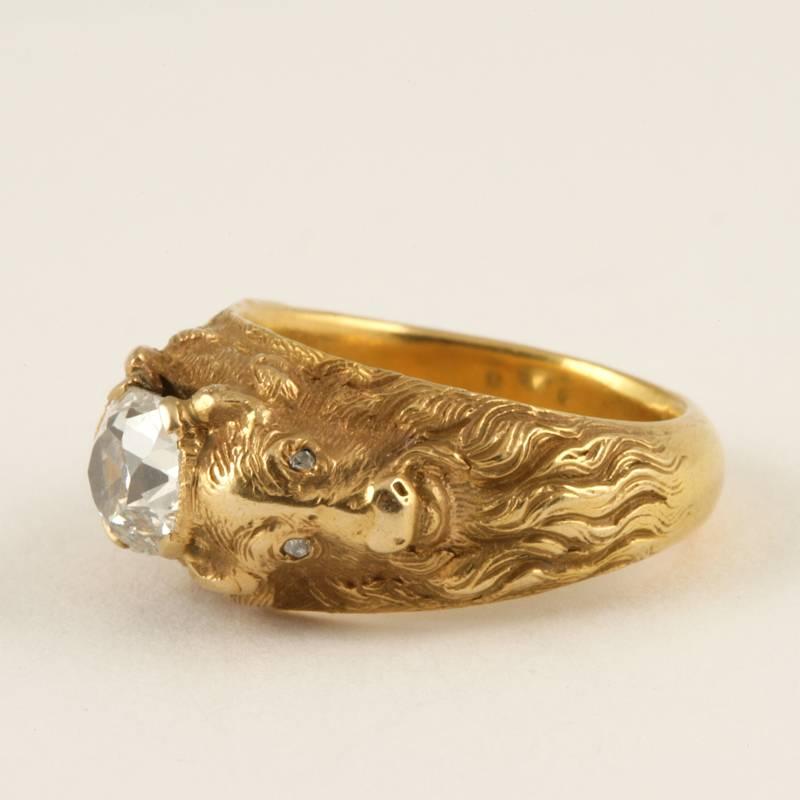 Women's Antique Gold Ring with Diamonds