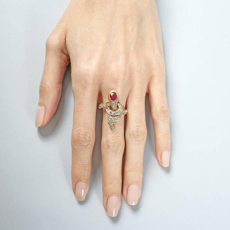 Antique Russian Ruby Diamond Gold Serpent Ring In Excellent Condition In New York, NY