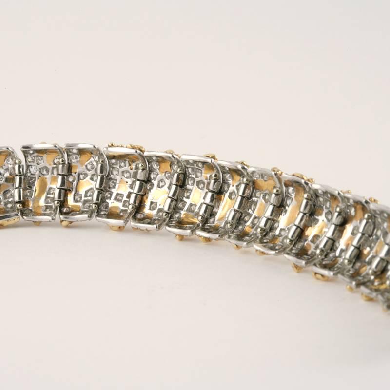 William Ruser Gold and Diamond Bracelet  In Excellent Condition For Sale In New York, NY