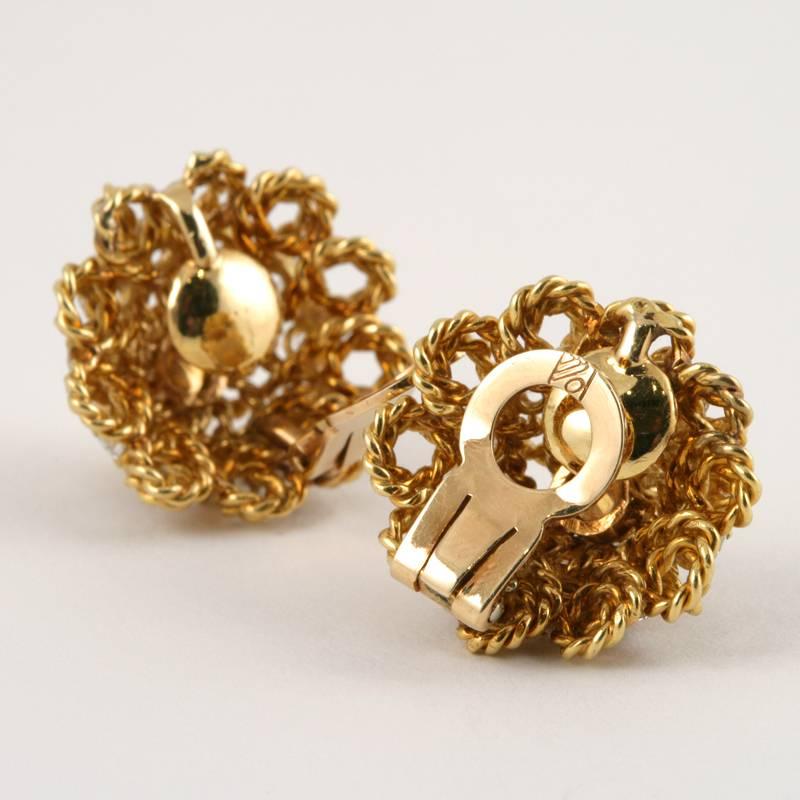 Boucles d'oreilles en or et diamants de Marianne Ostier du milieu du 20e siècle en vente 3