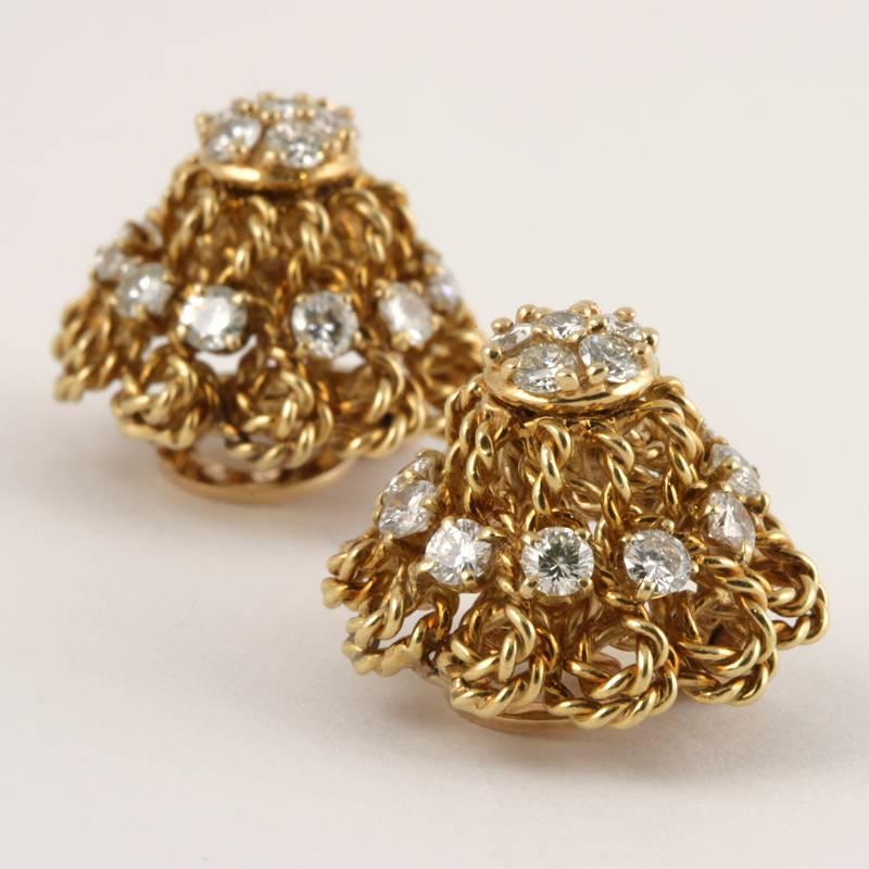 Boucles d'oreilles en or et diamants de Marianne Ostier du milieu du 20e siècle en vente 1