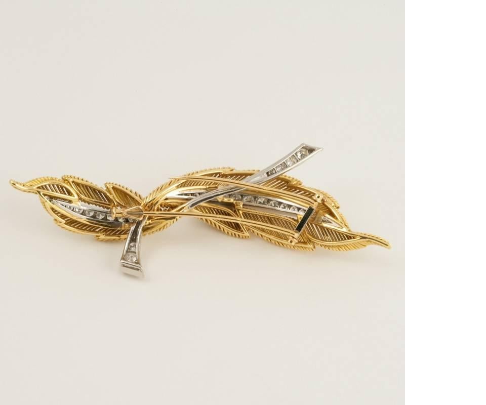 Round Cut Van Cleef & Arpels 1950's Diamond Gold and Platinum ‘Feathers’ Brooch For Sale