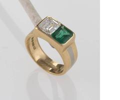 English Late 20th Century Emerald Diamond Gold Ring