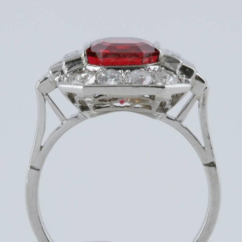 1930s Art Deco Red Spinel, Diamond and Platinum Ring In Excellent Condition In New York, NY