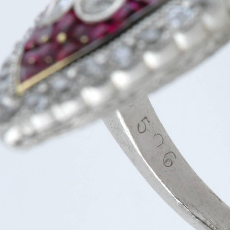 Bague « Navette » édouardienne en diamant, rubis, platine et or en vente 1