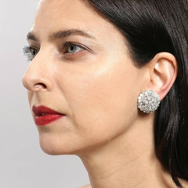 Van Cleef & Arpels Blooming Diamant-Cluster-Ohrstecker mit Diamanten  Damen im Angebot