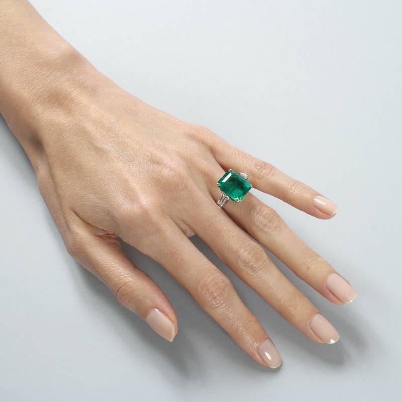 Colombian Emerald and Diamond Ring  In Excellent Condition In New York, NY