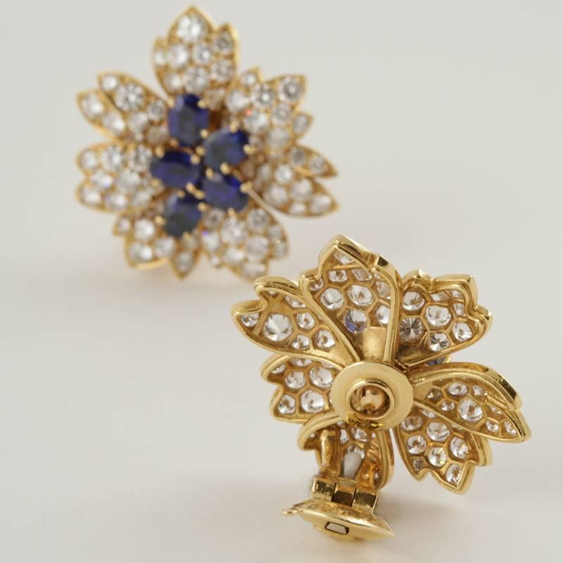 Van Cleef & Arpels Paris Estate Diamond, Blue Sapphire and Gold Earrings In Excellent Condition In New York, NY