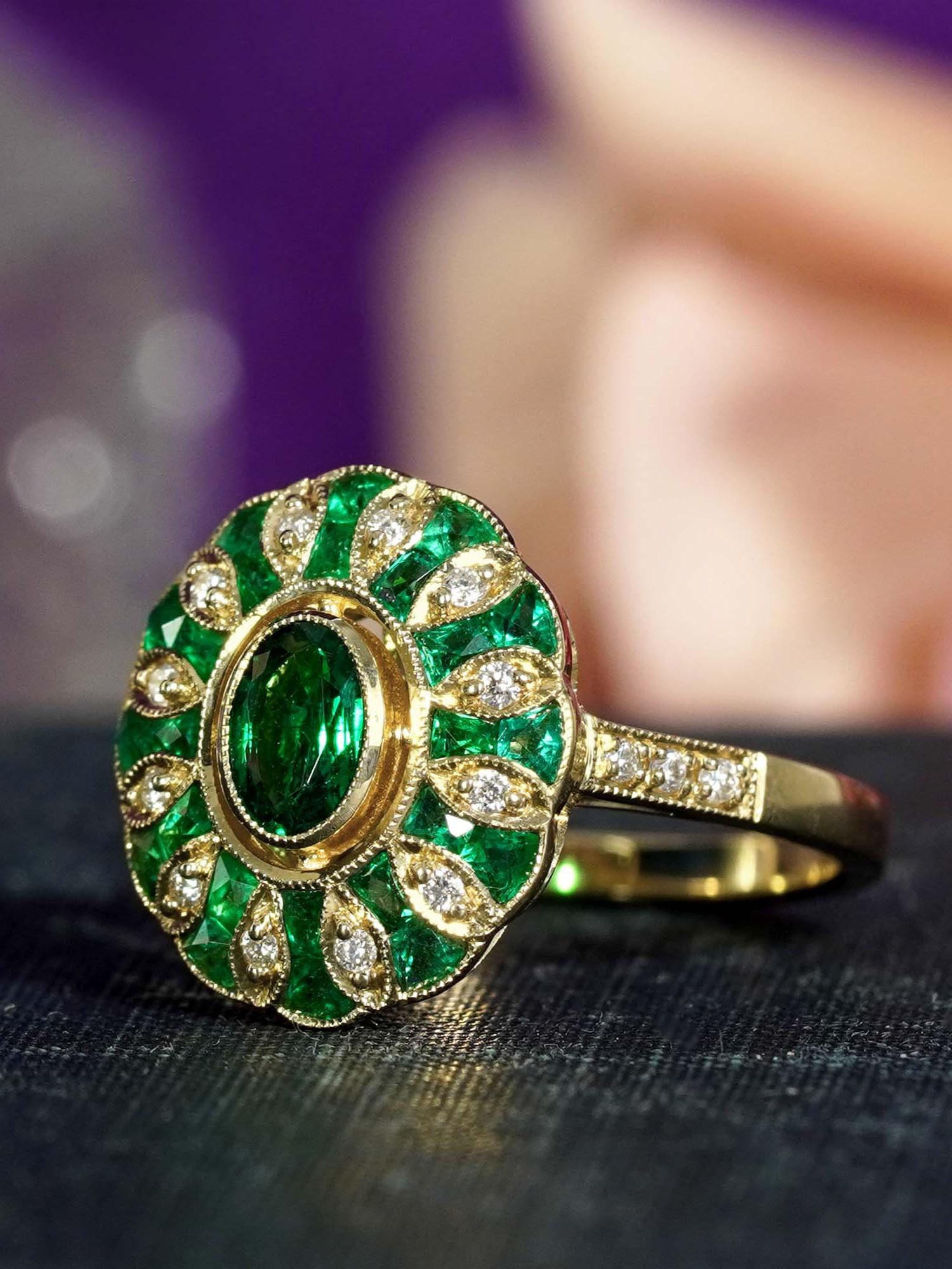 Bague de fiançailles en or jaune 18 carats, émeraude ovale, diamant, style Art déco, style floral Pour femmes en vente