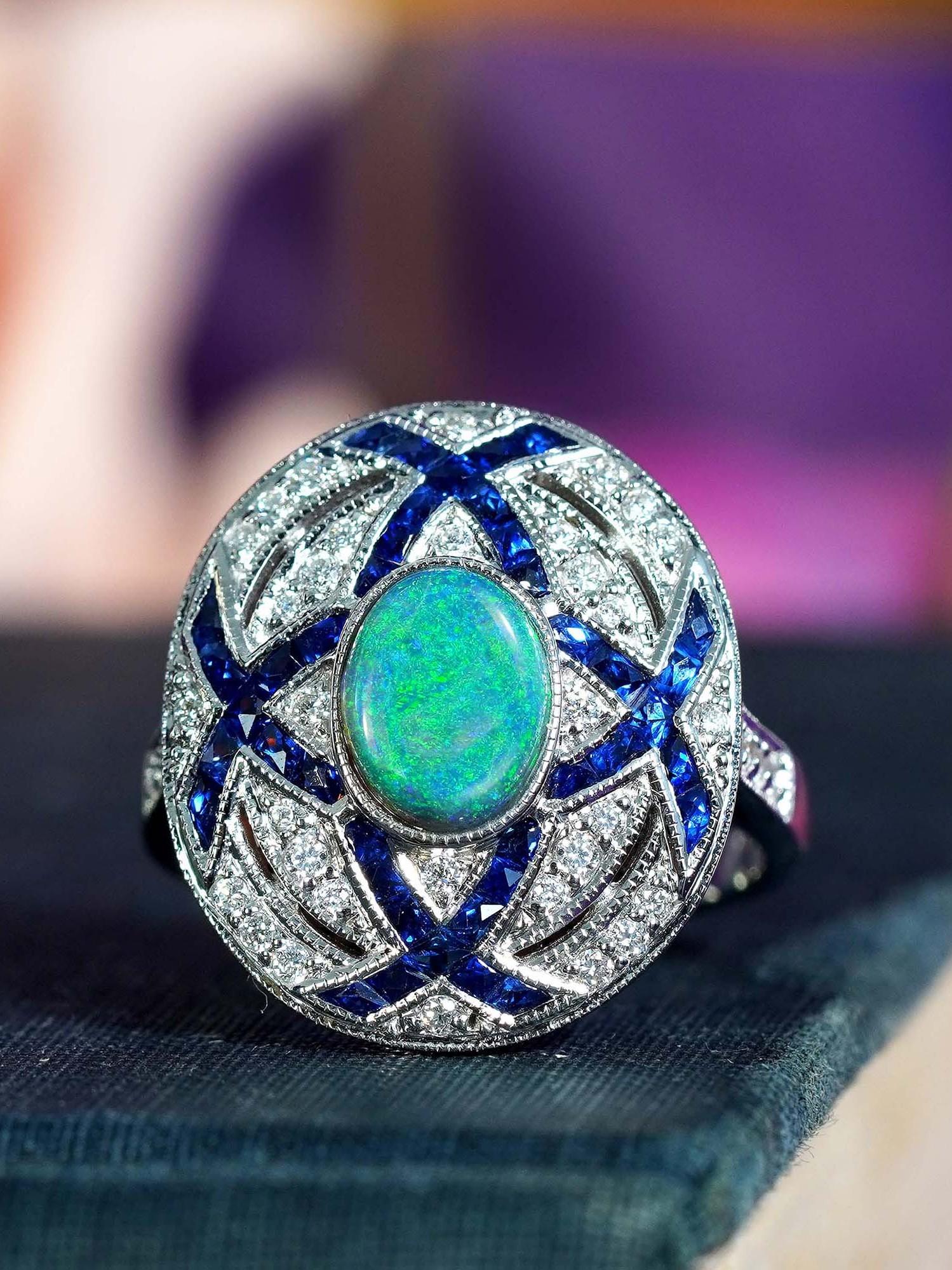 Anello da cocktail in stile Art Deco con zaffiro opale nero e diamanti in oro bianco 18 carati In condizioni Nuovo in vendita a Bangkok, TH