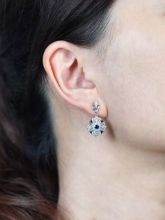 Durchbrochene Tropf-Ohrringe mit Saphir und Diamanten aus 14-karätigem Weißgold im Art-Déco-Stil