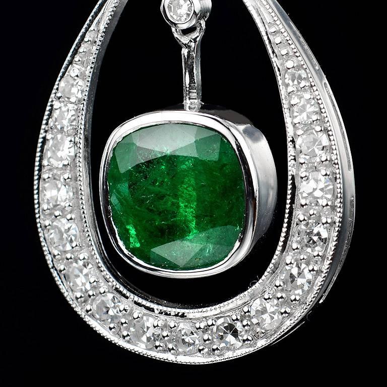 Zambian Emerald 4.28 Carat with Diamond White Gold Earrings In New Condition In Bangkok, TH