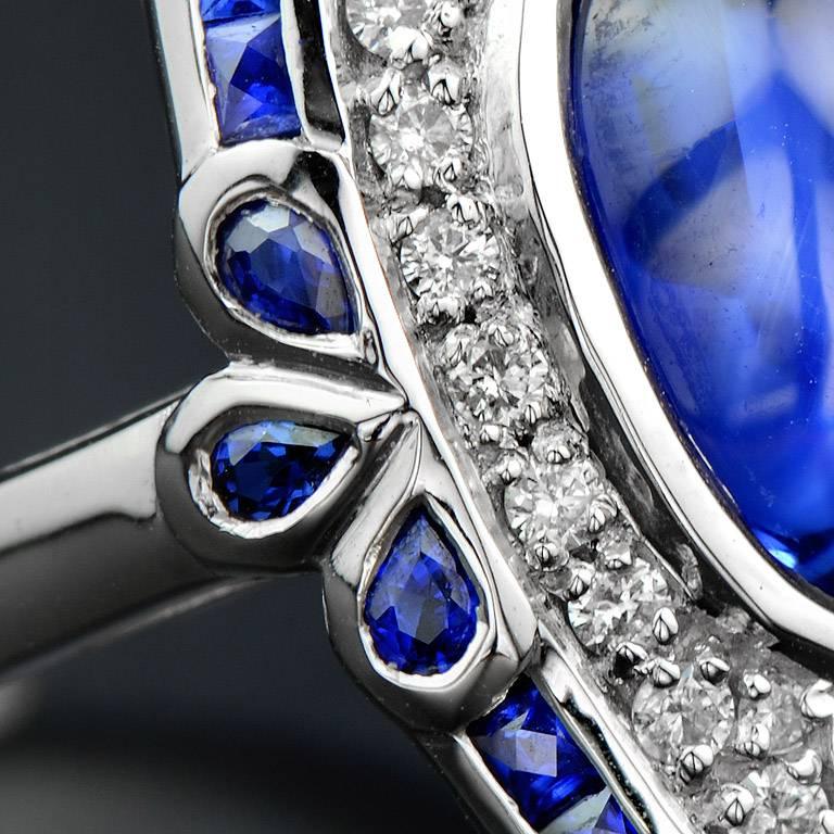 Ceylon Sapphire and Diamond 18 Karat White Gold Cocktail Ring In New Condition In Bangkok, TH