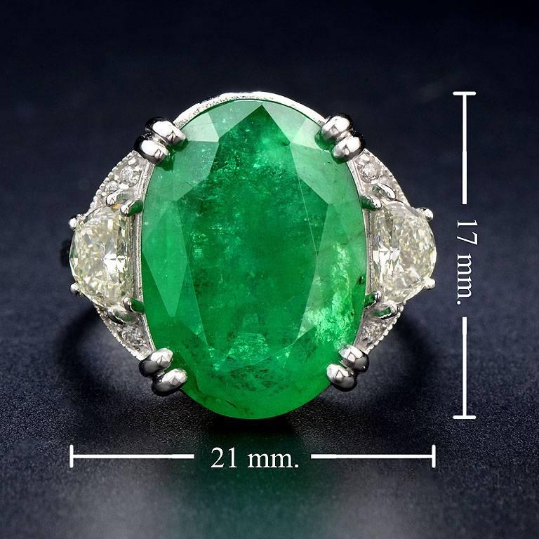 Women's Zambian Emerald Diamond 18 Karat White Gold Cocktail Ring