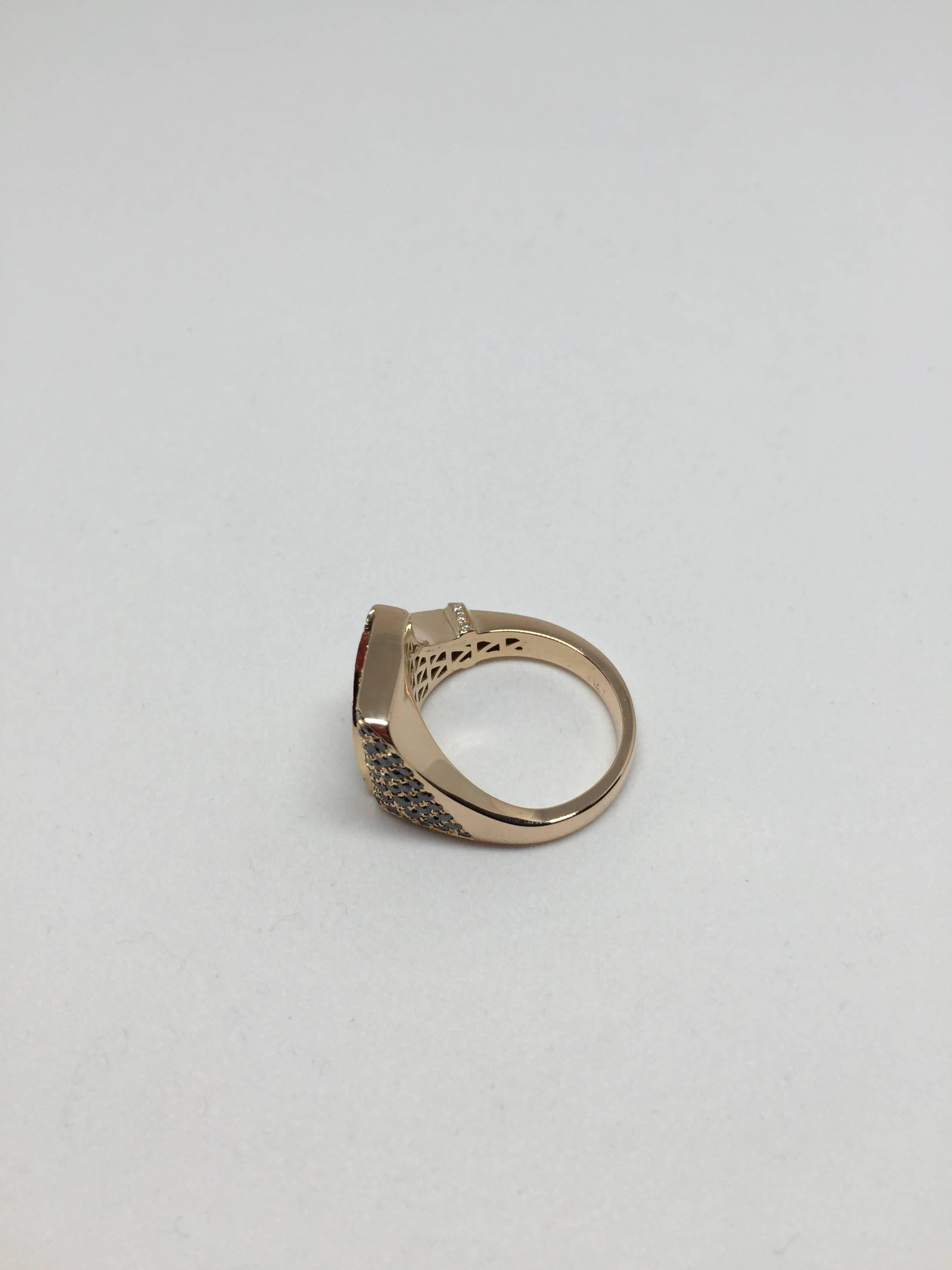 18 Karat Rose Gold White and Black Diamond Cocktail Ring  For Sale 2