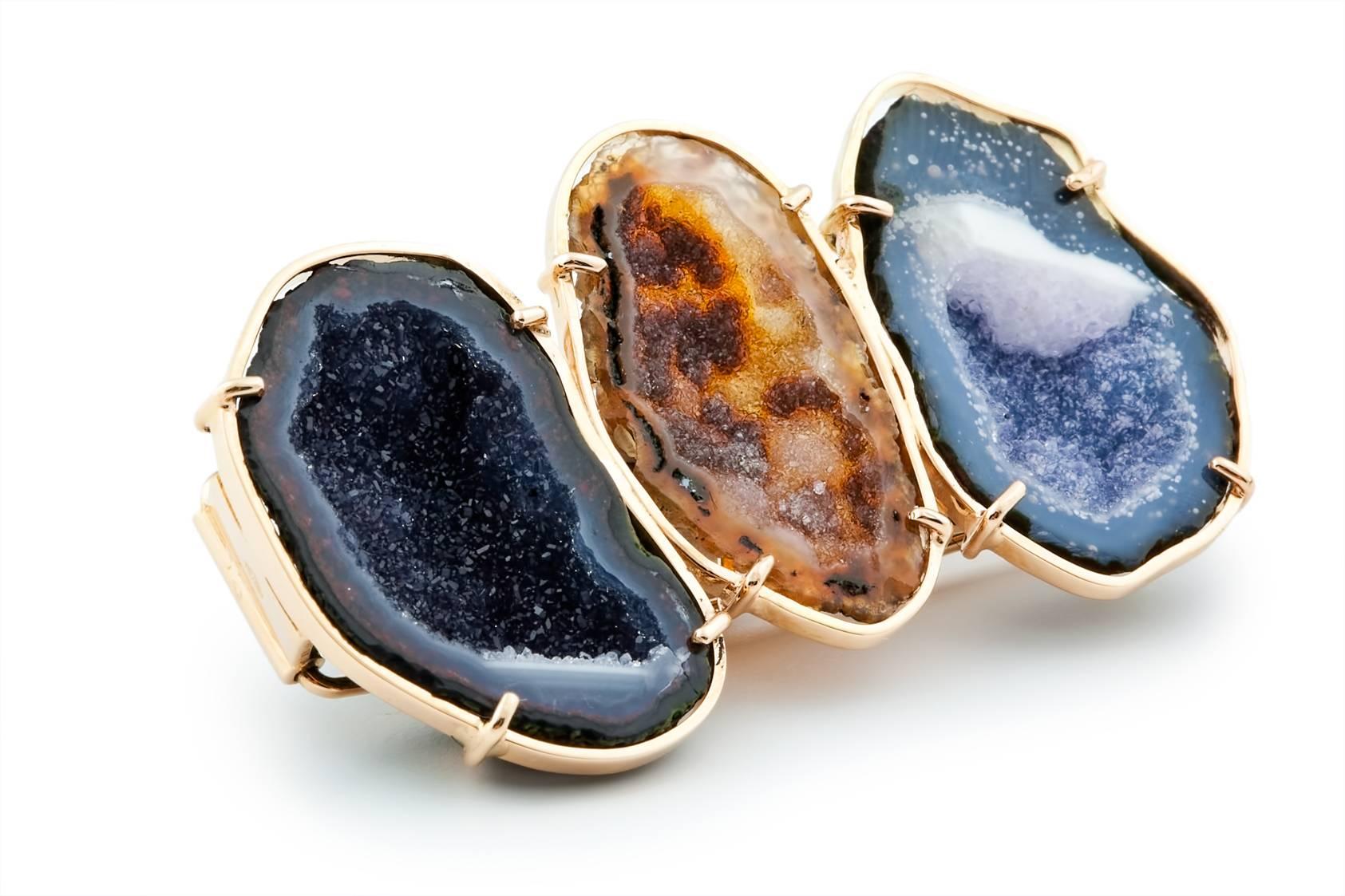 This 'Magali' brooch, made of 18K rose gold and one black, one brown and one blue agate geode.
Pin it to the lapel of your blazer or a chunky sweater to suit your mood.


