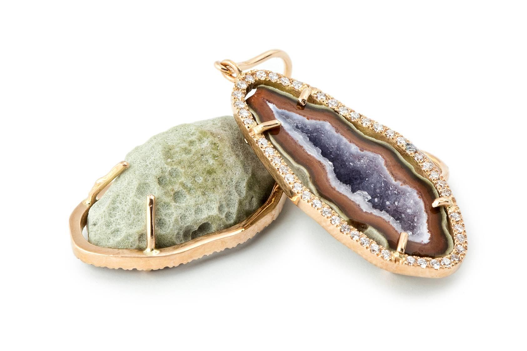 Karolin's 'Alison' earrings are handcrafted from 18 K rose gold.
The colors of this pair agate geodes remind us of a vanilla sky during sunset beach walks.
The 0.67 ct diamonds make these earrings even more precious.

Total weight of 6.8 gram.
