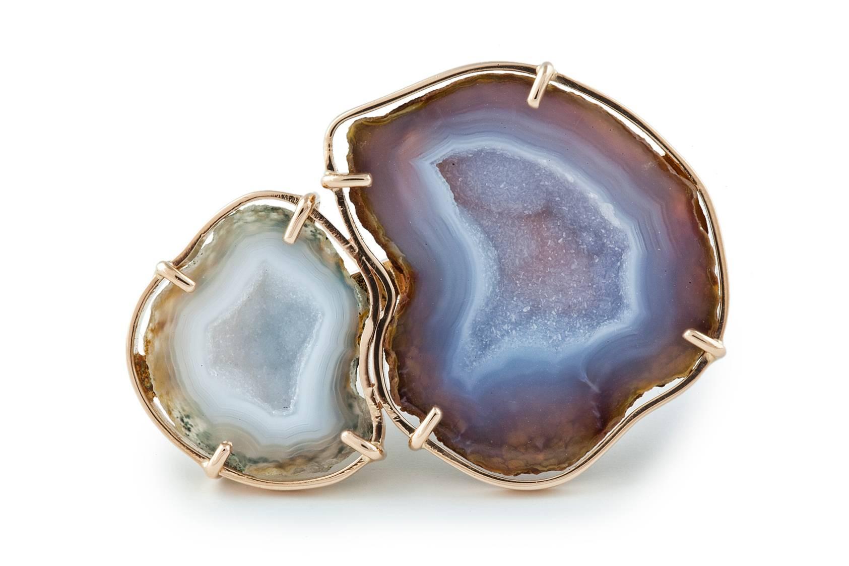 Loving nature, this could be your favorite piece.
This double agate geode ring in two earthy colors is made of 18k rose gold.
It's named after one of the designers best friends.