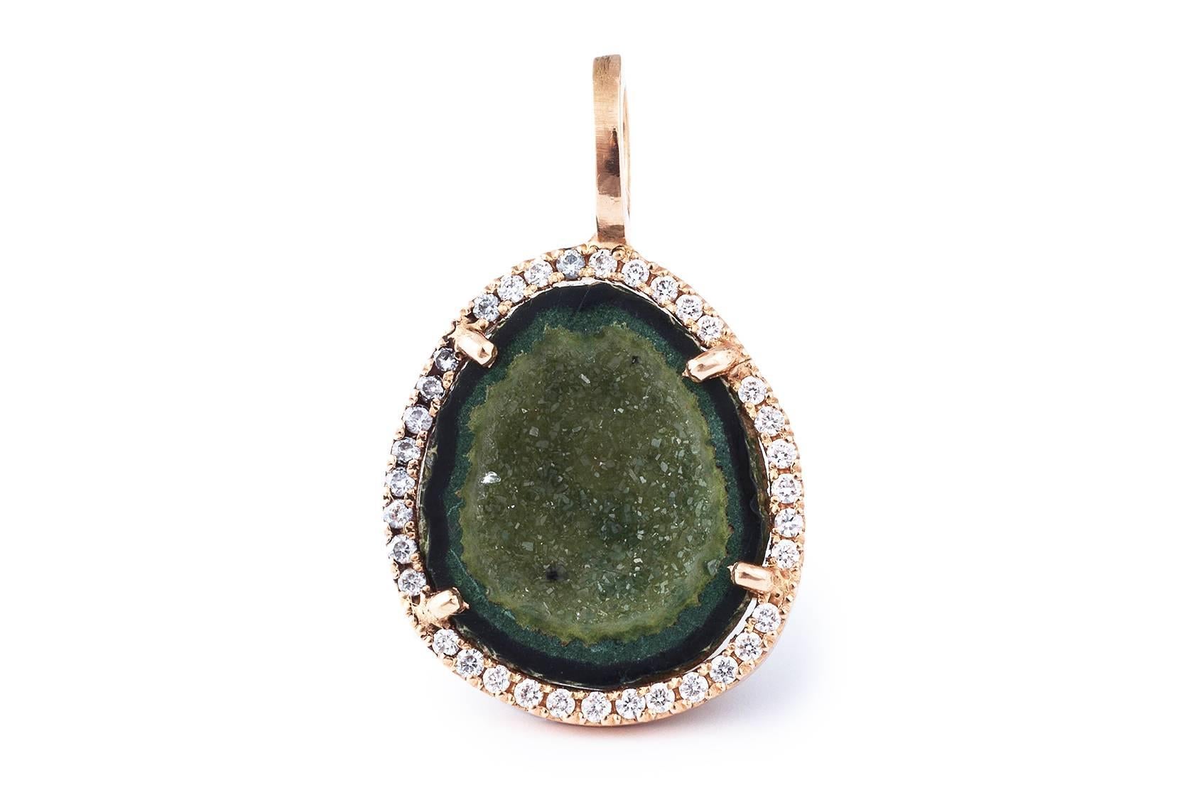 Green is one of my favorite colors, the designer says.
Next fashion trends are all about green!
This 18 k rose gold green agate geode pendant has 0.21 ct of dazzling diamonds.
This is the perfect gift for yourself or a special person.
Influencer
