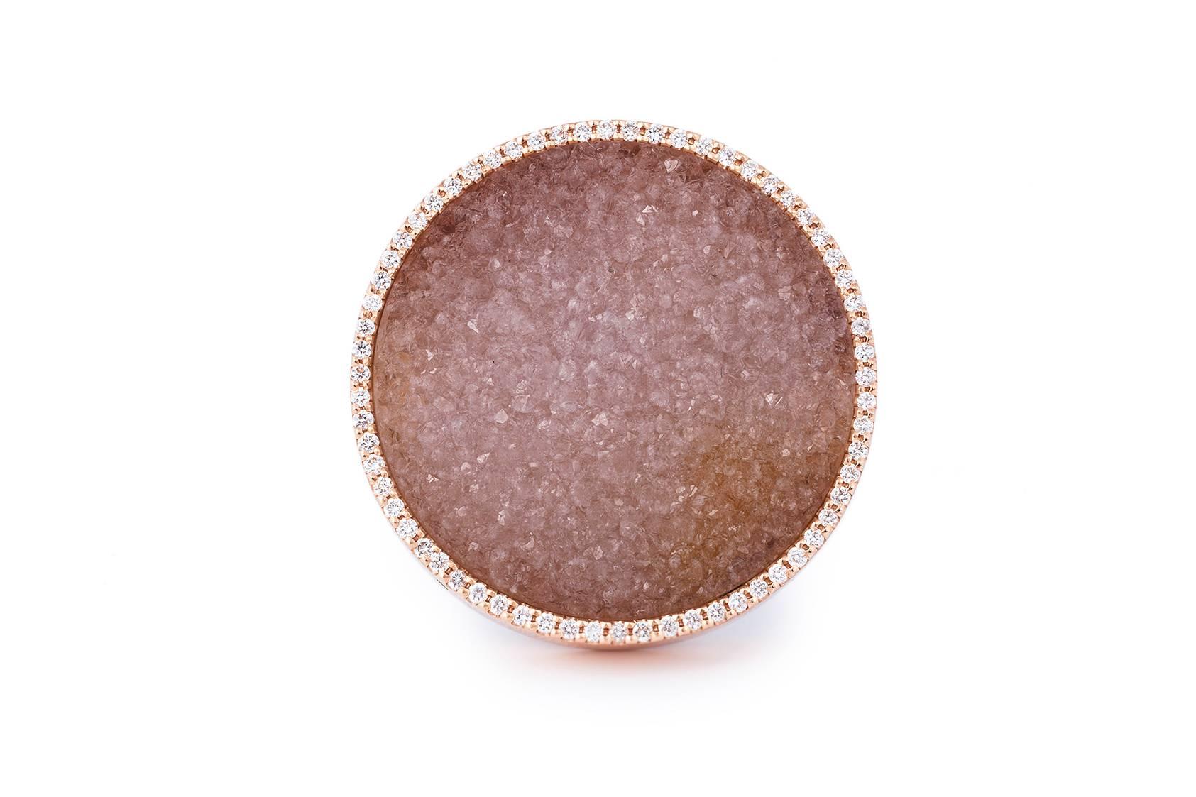 This amazing Ring is the statement cocktail ring you have been waiting for.
Made of 18k rose gold and 0.42 ct of gvs diamonds.
The color nude changes from blush pink to light grey.
The dept of the color is so beautiful you can't take your eyes of it.