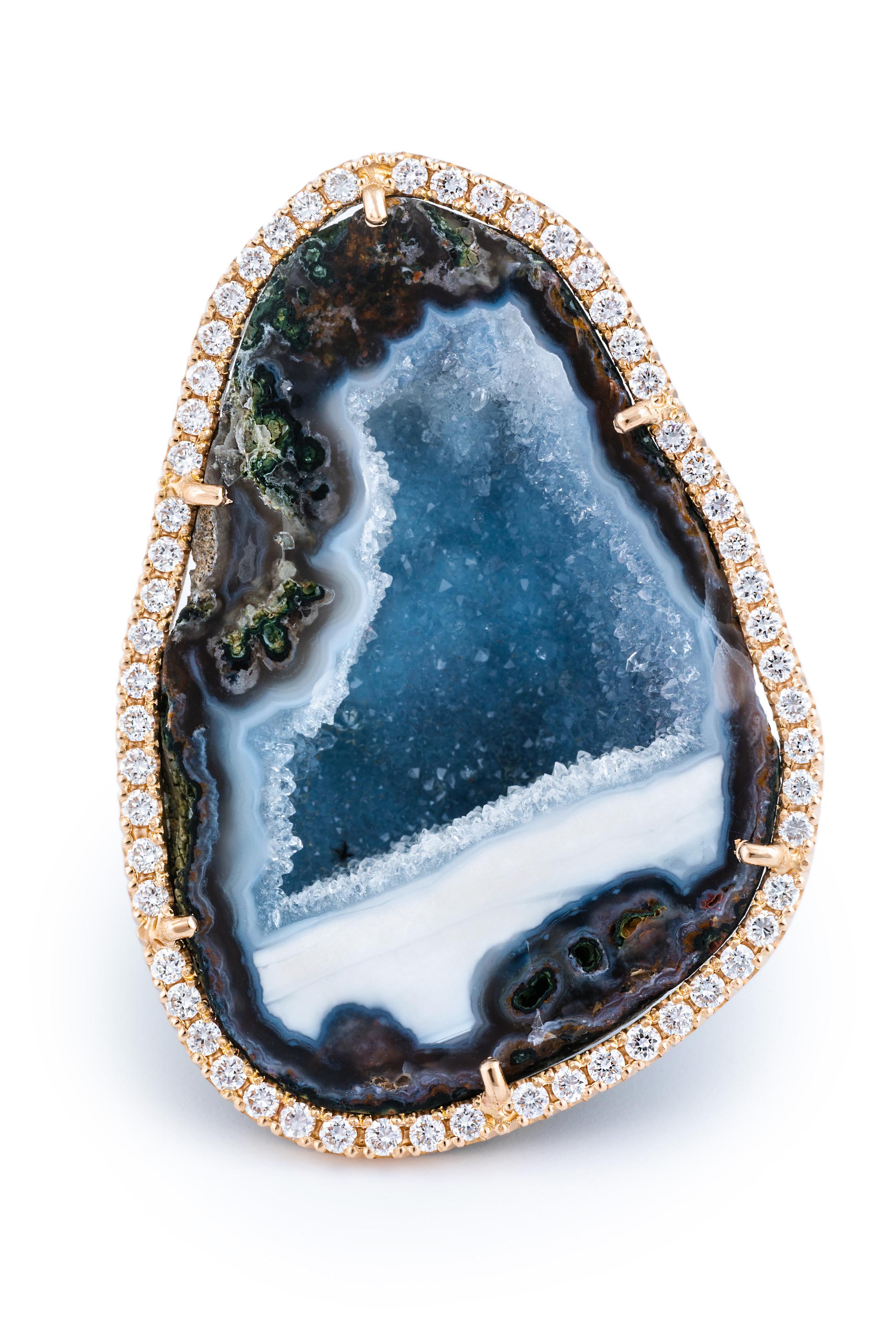 This Cocktail ring 'Rocky' is casted in 18 k rose gold and set with a light blue crystallized geode. It's framed by 0,87 ct diamonds that reflect the luminosity of the center stone.