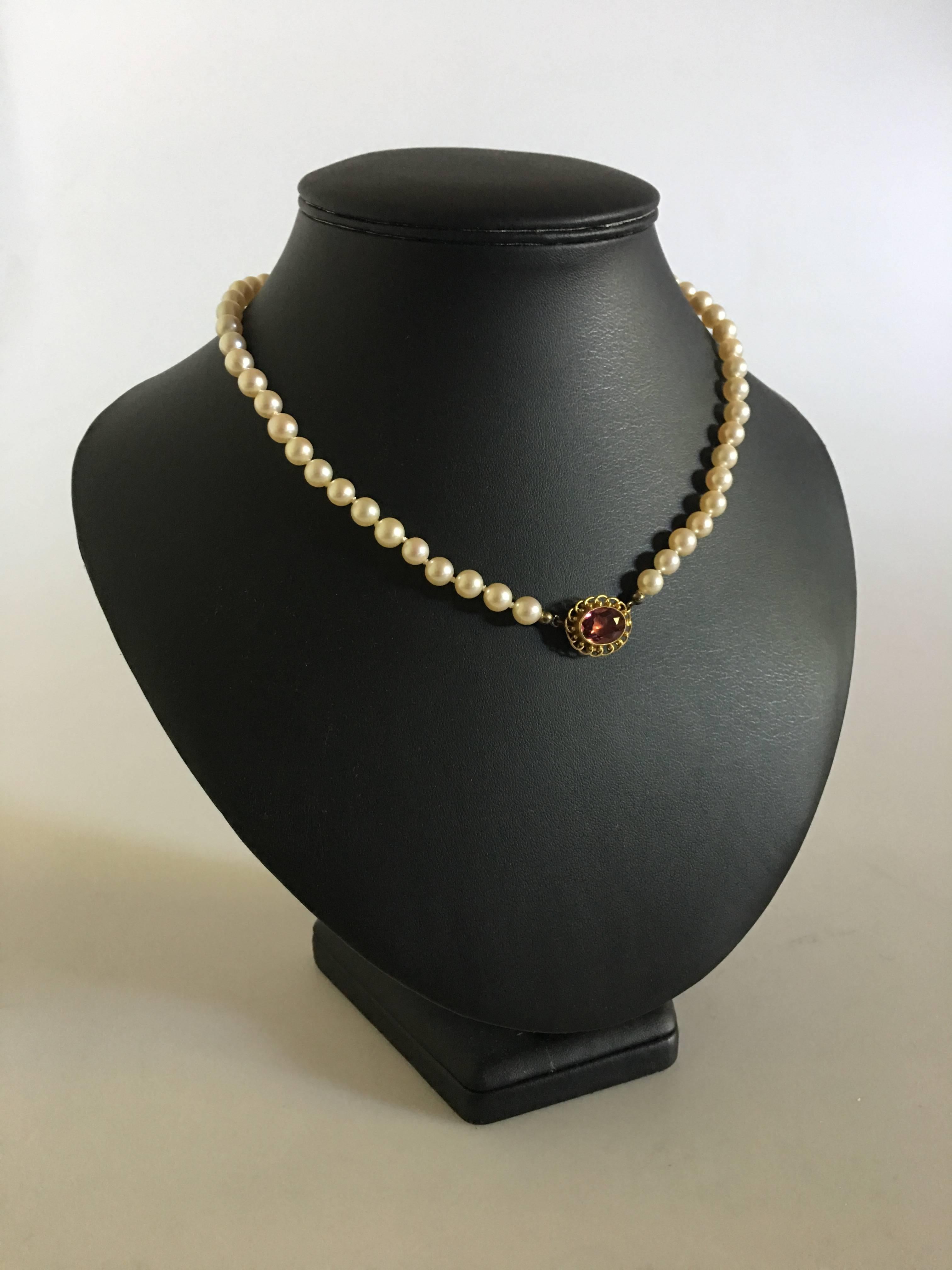Georg Jensen Pearl Necklace with 18K Gold Lock / Jewelry Pendant with Rosa Quartz. The necklace is 42 cm L (16 17/32