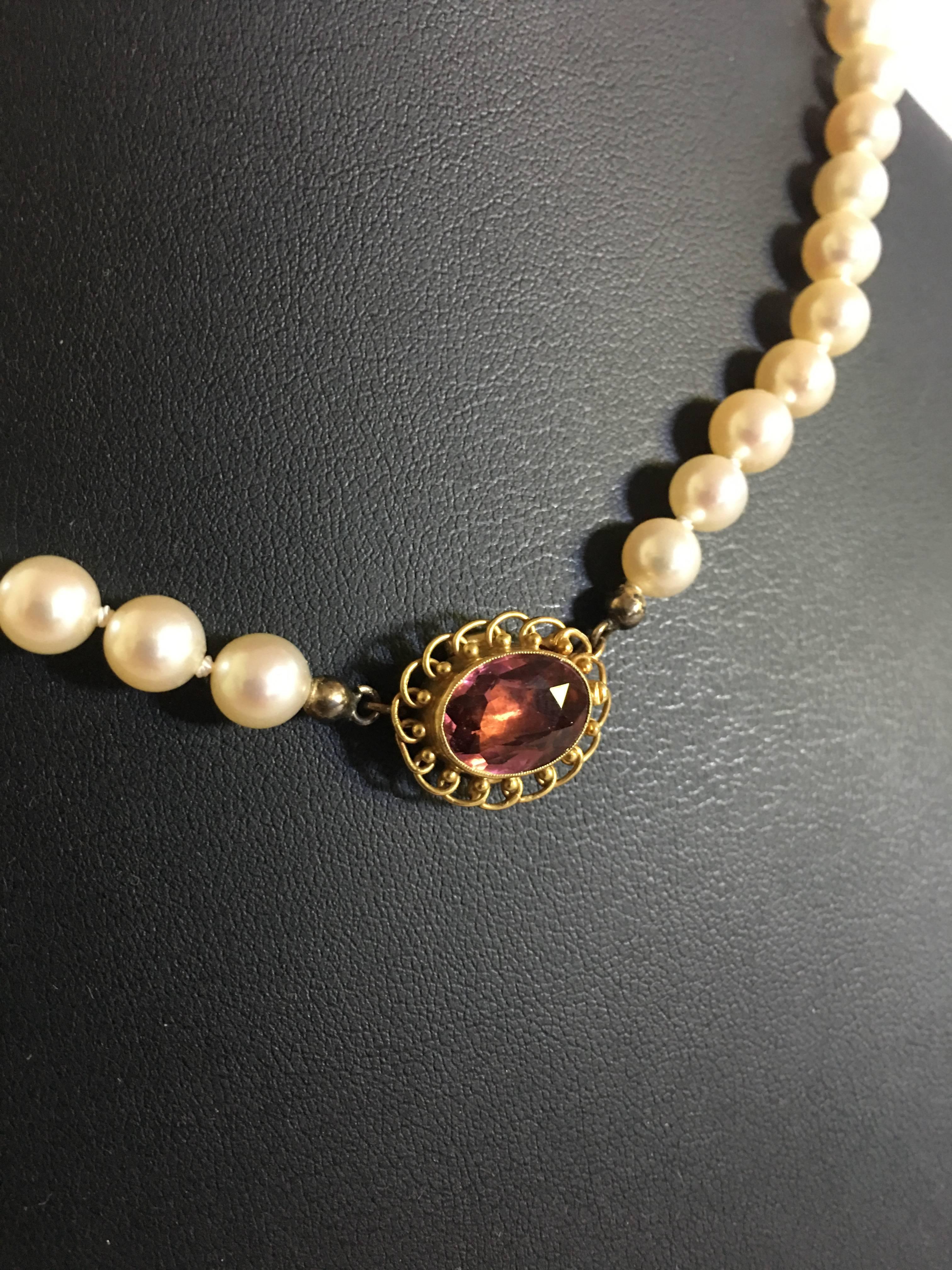 pearl necklace with lock