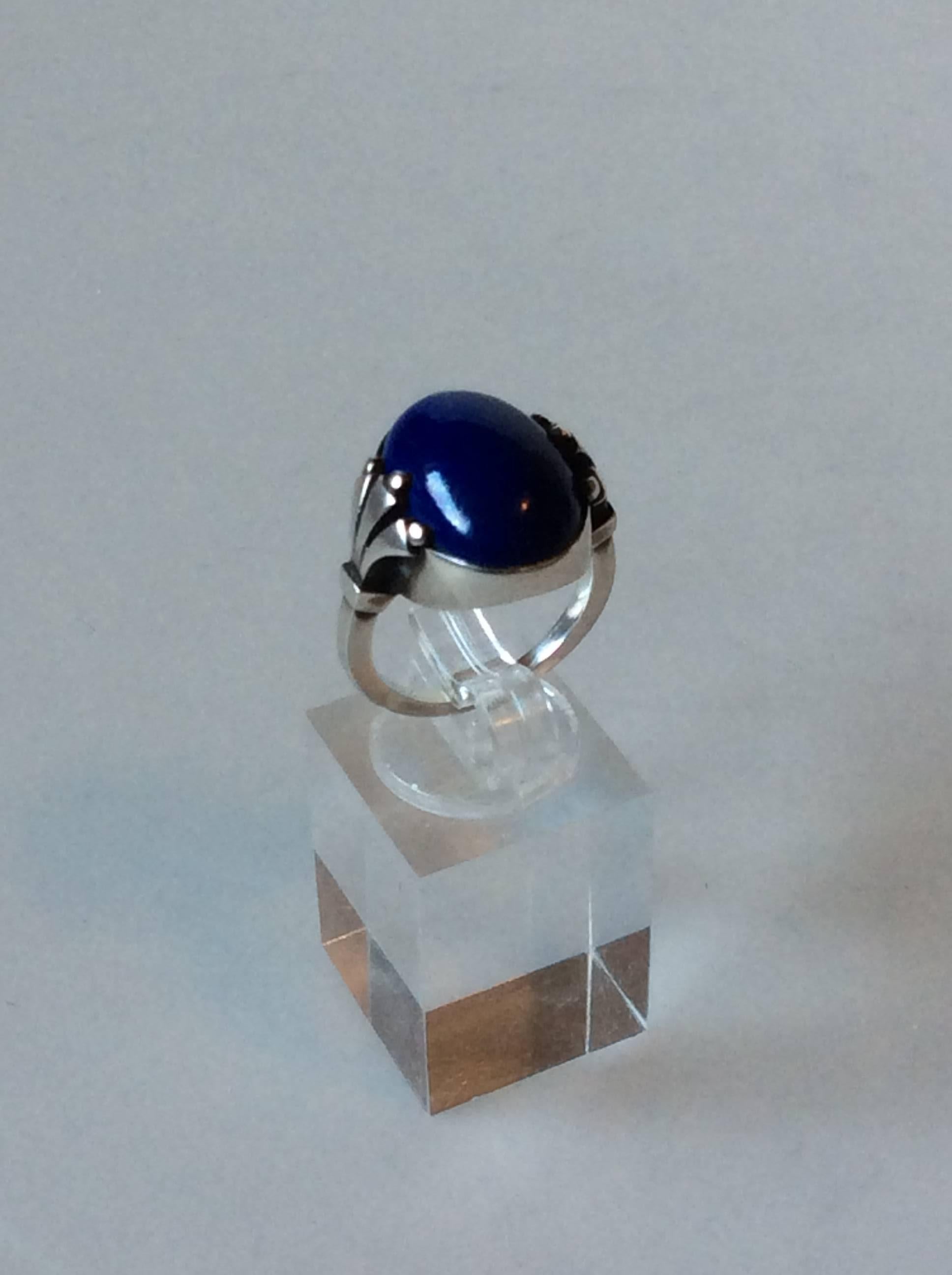 Georg Jensen Sterling Silver Ring with Lapis Lazuli No. 51

Ring size is 54 or US 6 3/4

Weight is: 7,28 grams / 0,257 oz.

Post 1945 mark