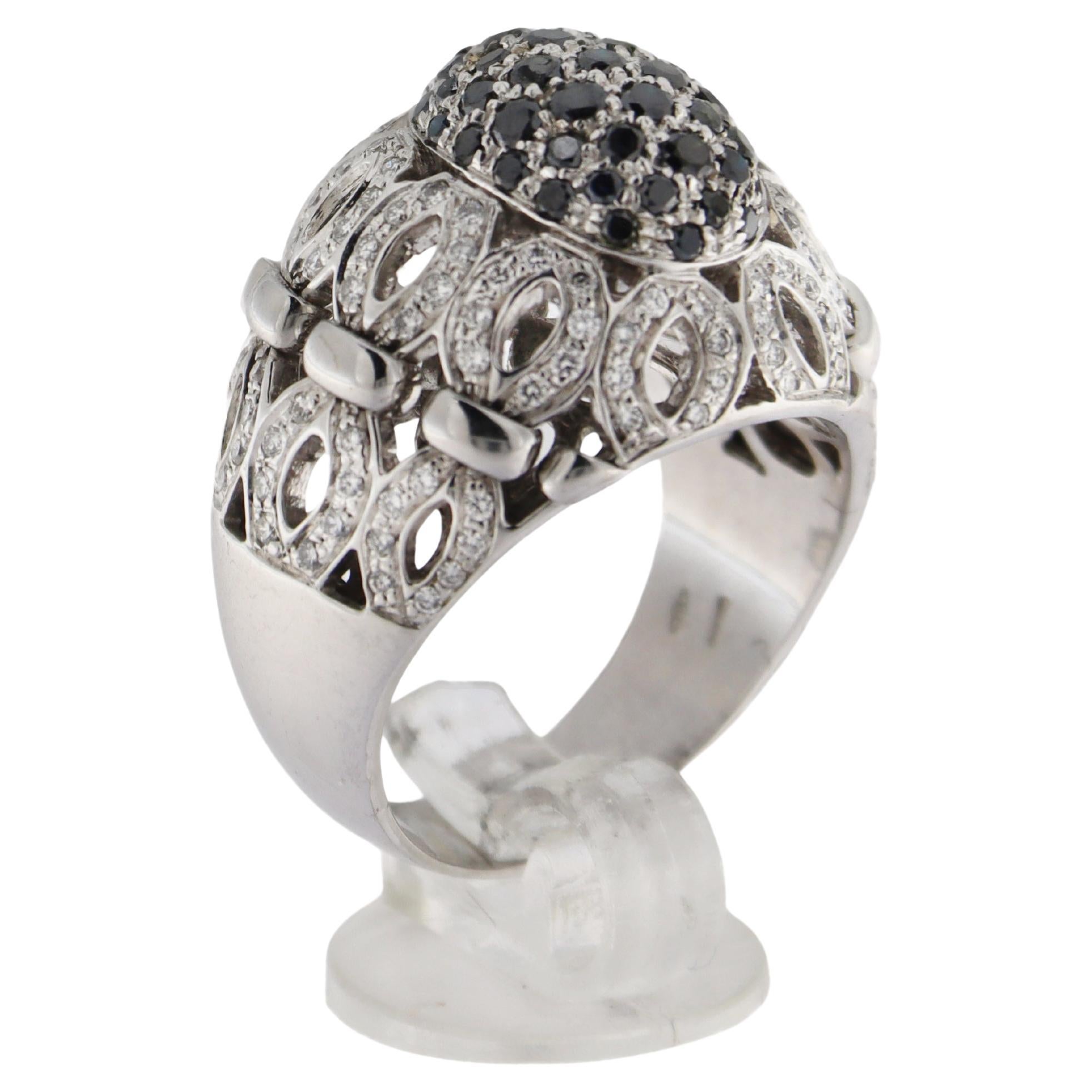 Diamonds Black e White 18 Karat White Gold Band Ring