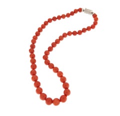 Contemporary Coral 18K White Gold Diamond Grain Setting Rope Necklace