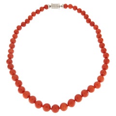 Contemporary Coral 18K White Gold Diamond Grain Setting Rope Necklace